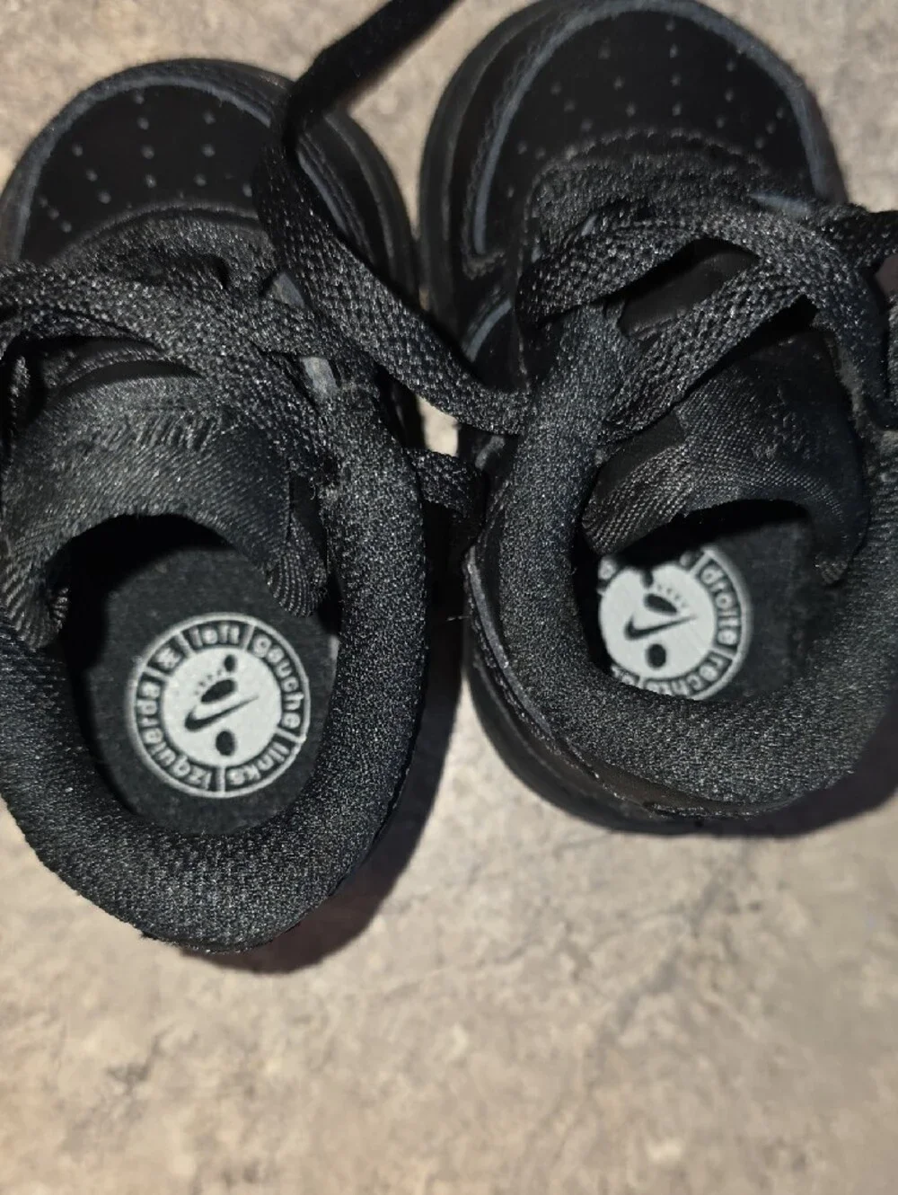 (J54) Nike Kids Black Low-Top Sneakers
